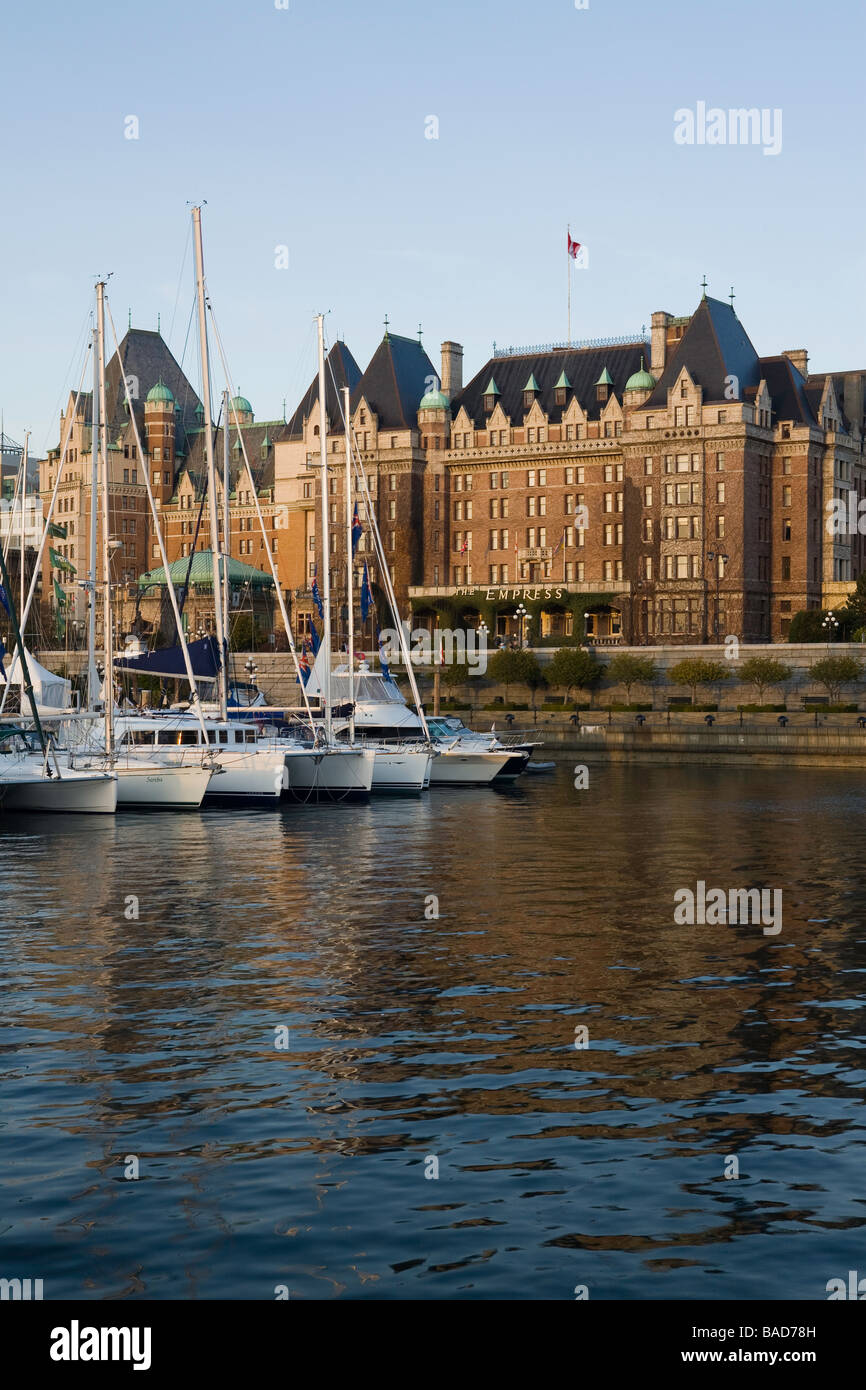Victoria Harbour e Empress Hotel Foto Stock
