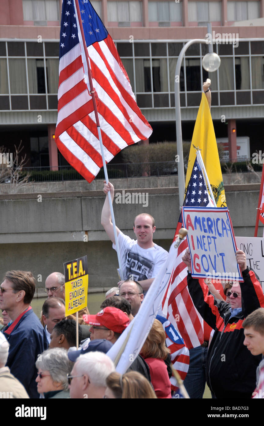 Imposta il giorno 15 Aprile Tea Party protesta pacifica a Rochester, NY USA. Foto Stock