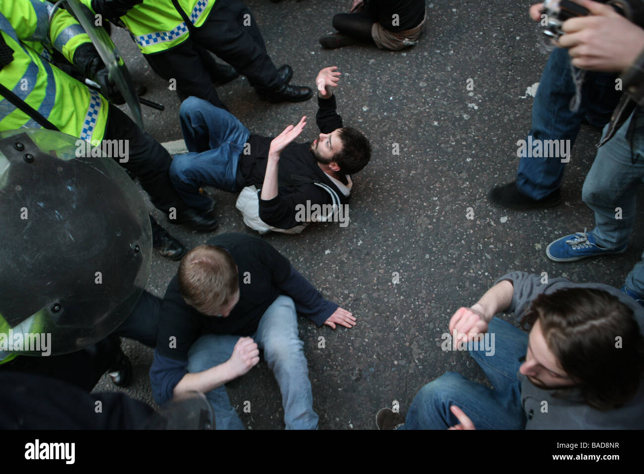 G20 protester sdraiarsi su cornhill dalla Banca d'Inghilterra Foto Stock