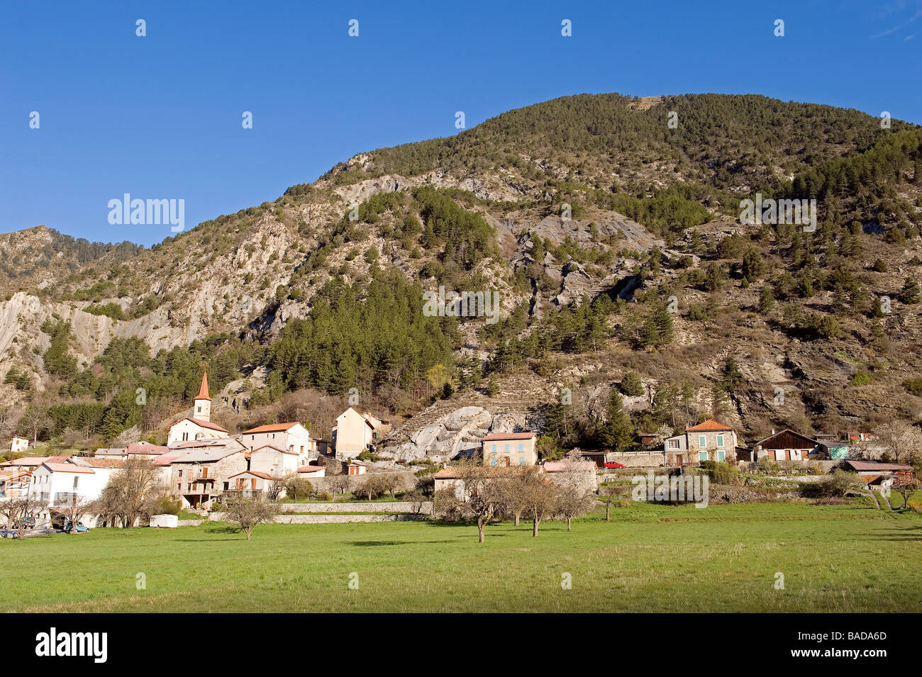 Francia, Alpes de Haute Provence, La Vallee de la Bleone, Prads Haute Bleone village (1048m) Foto Stock