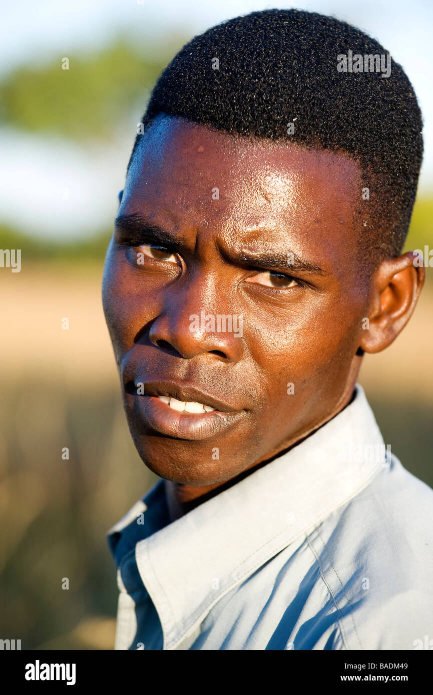 Il Botswana, a nord-ovest di distretto, Okavango Delta, guida locale Foto Stock