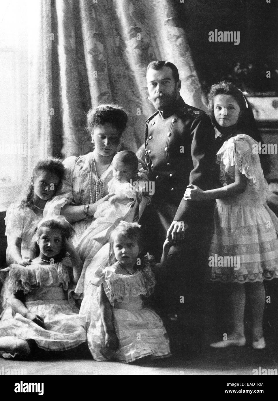 Zar russo Nicholas II nel 1904 con la sua famiglia Foto Stock