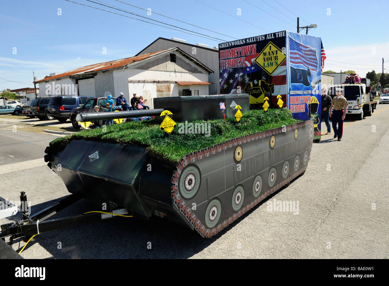 Serbatoio dell esercito in Festival di fragola parade Plant City Florida Foto Stock