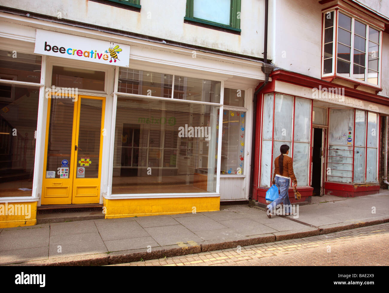 Negozi chiusi in Tavistock, Devon. Foto Stock