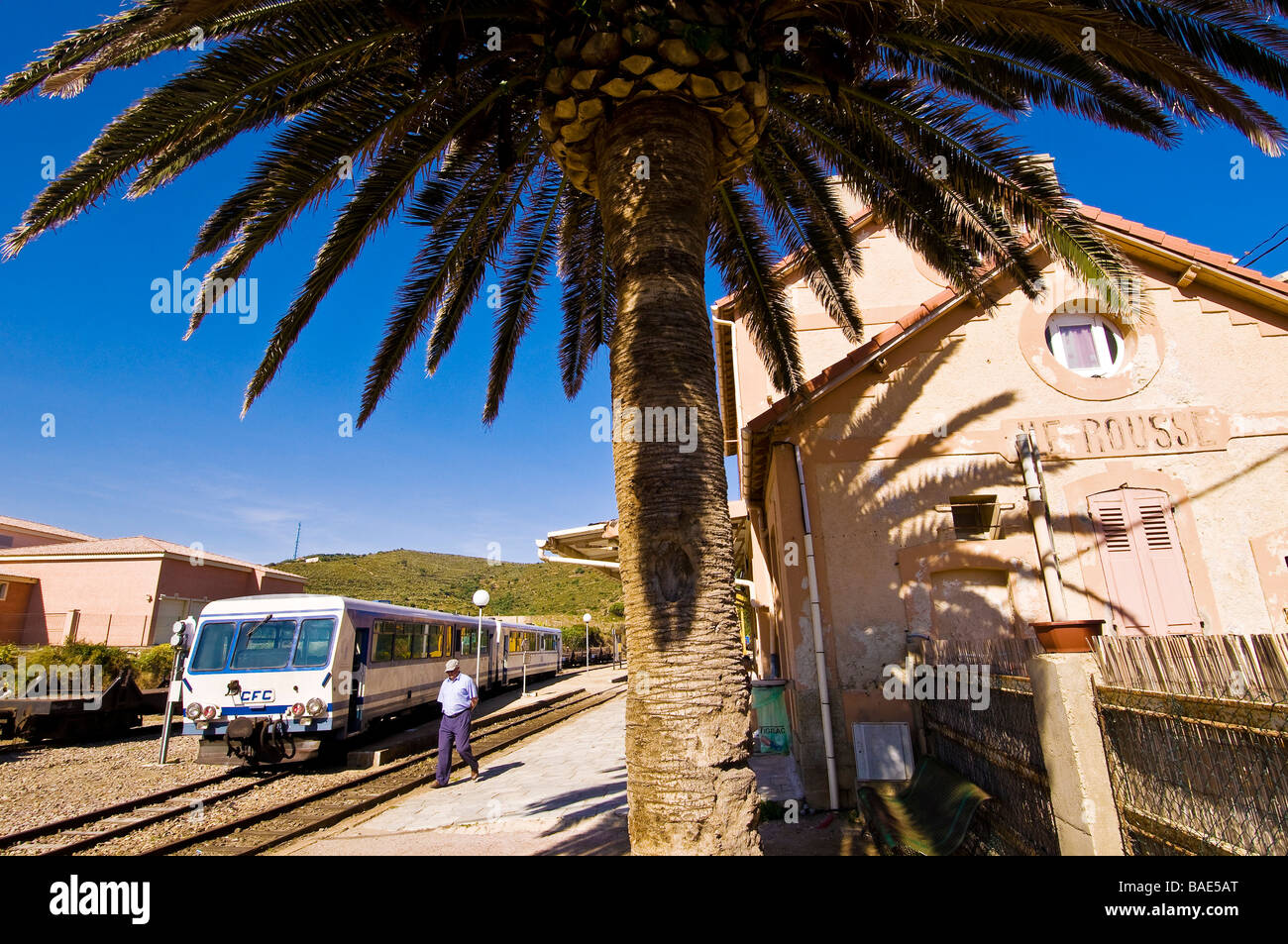 Francia, Haute Corse, Ile Rousse, la stazione e il Trinighellu, il piccolo piccolo treno Foto Stock