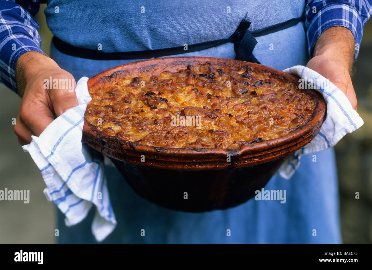 Francia, Aude, Castelnaudary, Labastide D'Anjou, il cassoulet di Etienne Rousselot dall'Hostellerie Etienne in uscita Foto Stock