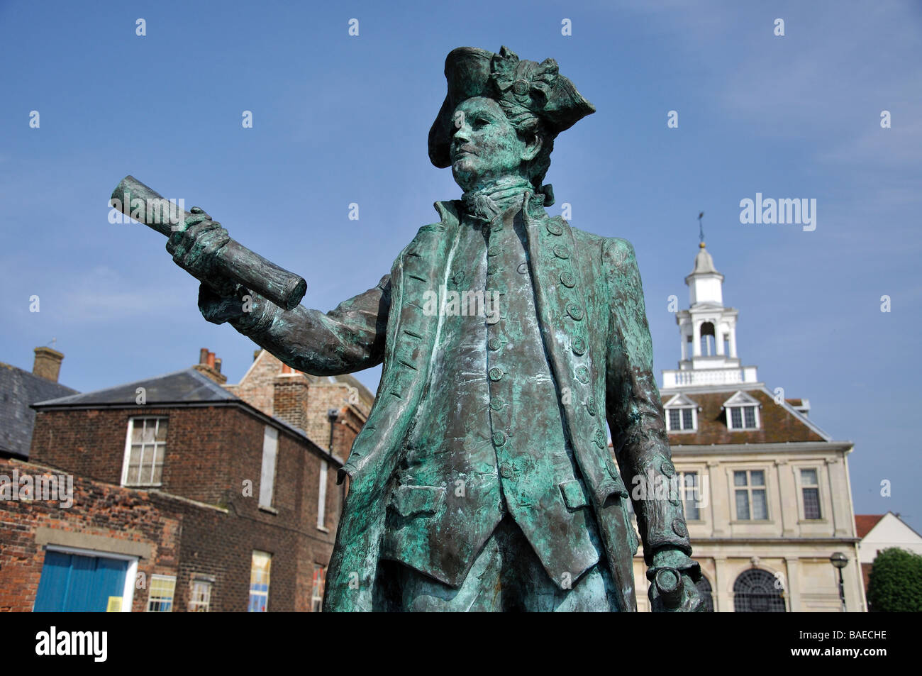 Il Custom House e Capt.Geo Vancouver statua, Hereford Quay, King's Lynn, Norfolk, Inghilterra, Regno Unito Foto Stock