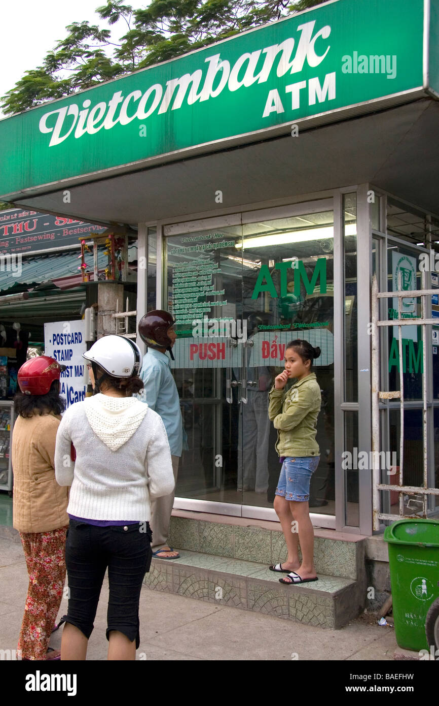 Automated Teller Machine di Hue Vietnam Foto Stock