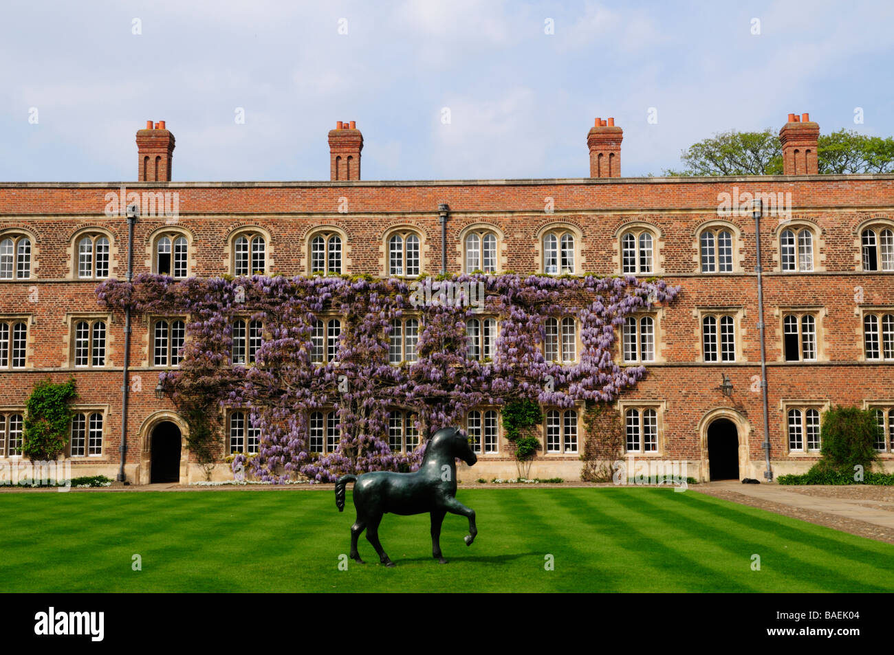 Statua equestre in prima Corte Jesus College Cambridge Inghilterra REGNO UNITO Foto Stock