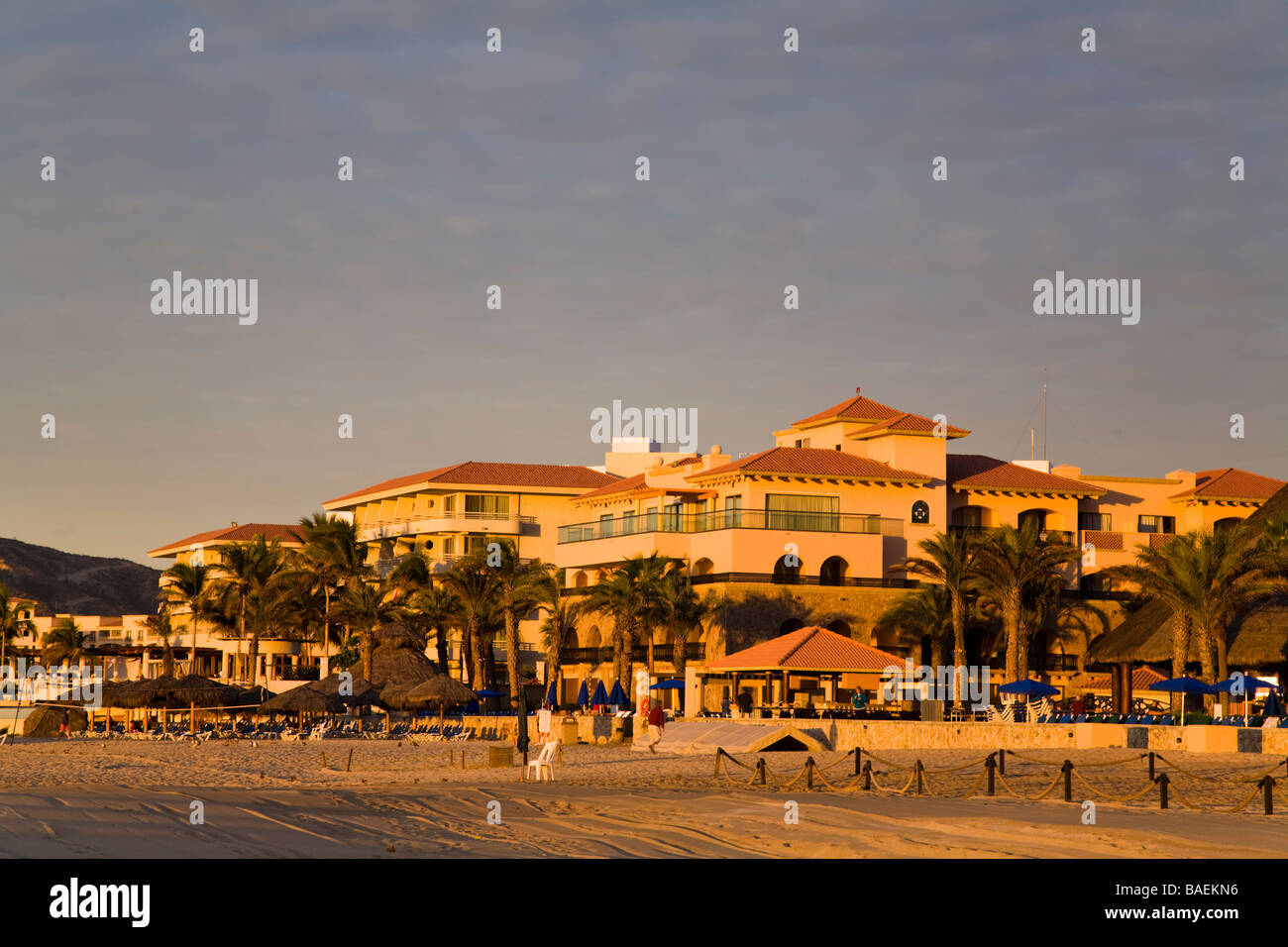 Messico San Jose del Cabo Resort edifici lungo la spiaggia di mattina presto popolare destinazione turistica Foto Stock
