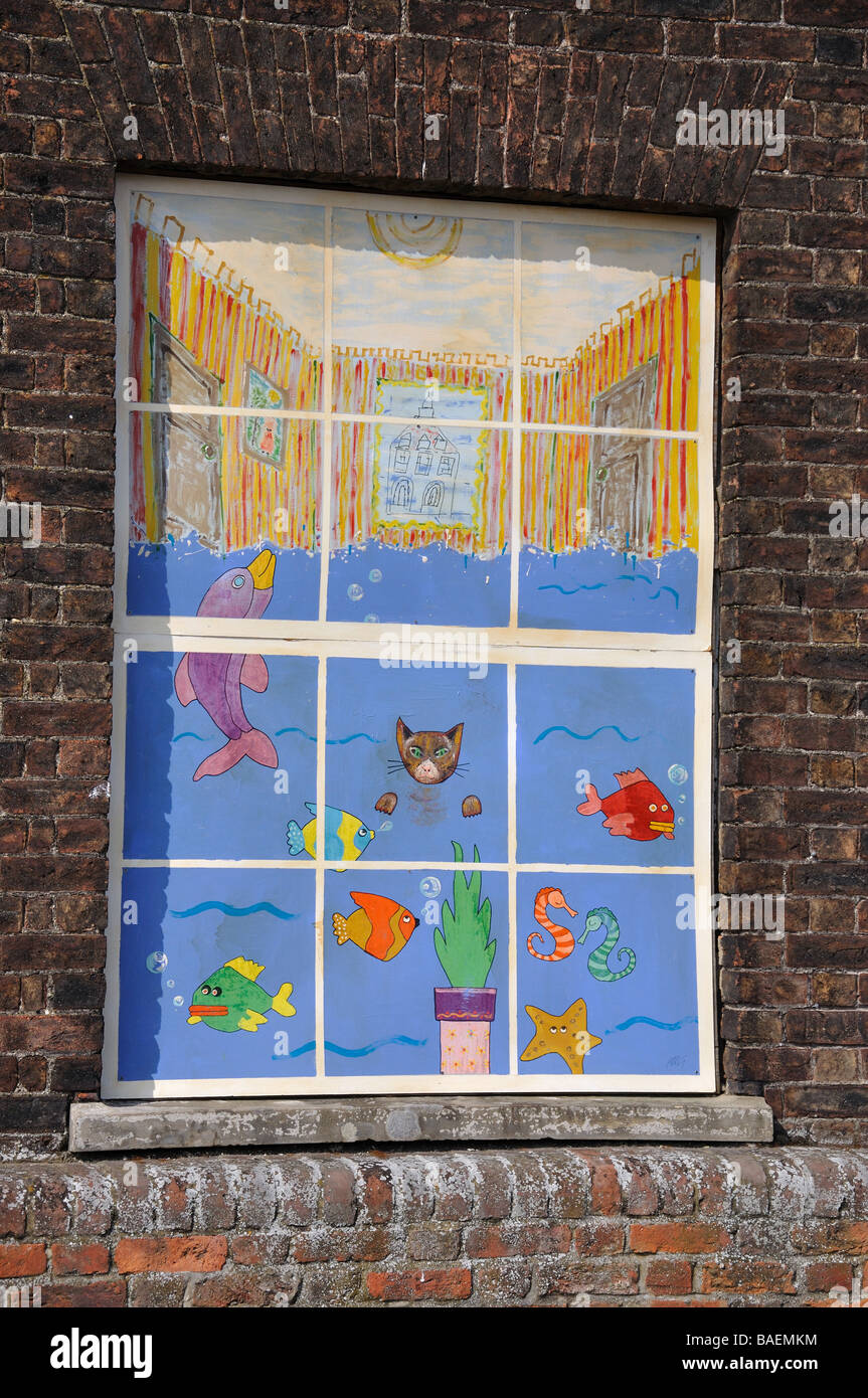 Dipinto murale di windows, Hereford Quay, King's Lynn, Norfolk, Inghilterra, Regno Unito Foto Stock