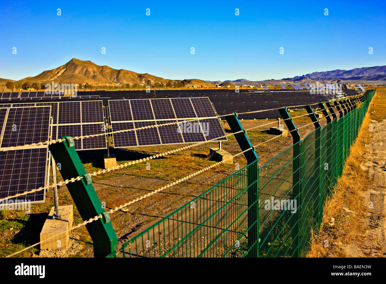 Heliostats (pannelli solari) in un campo vicino alla città di Tabernas,Costa de Almeria,provincia di Almeria, Andalusia (Andalucia),Spagna. Foto Stock