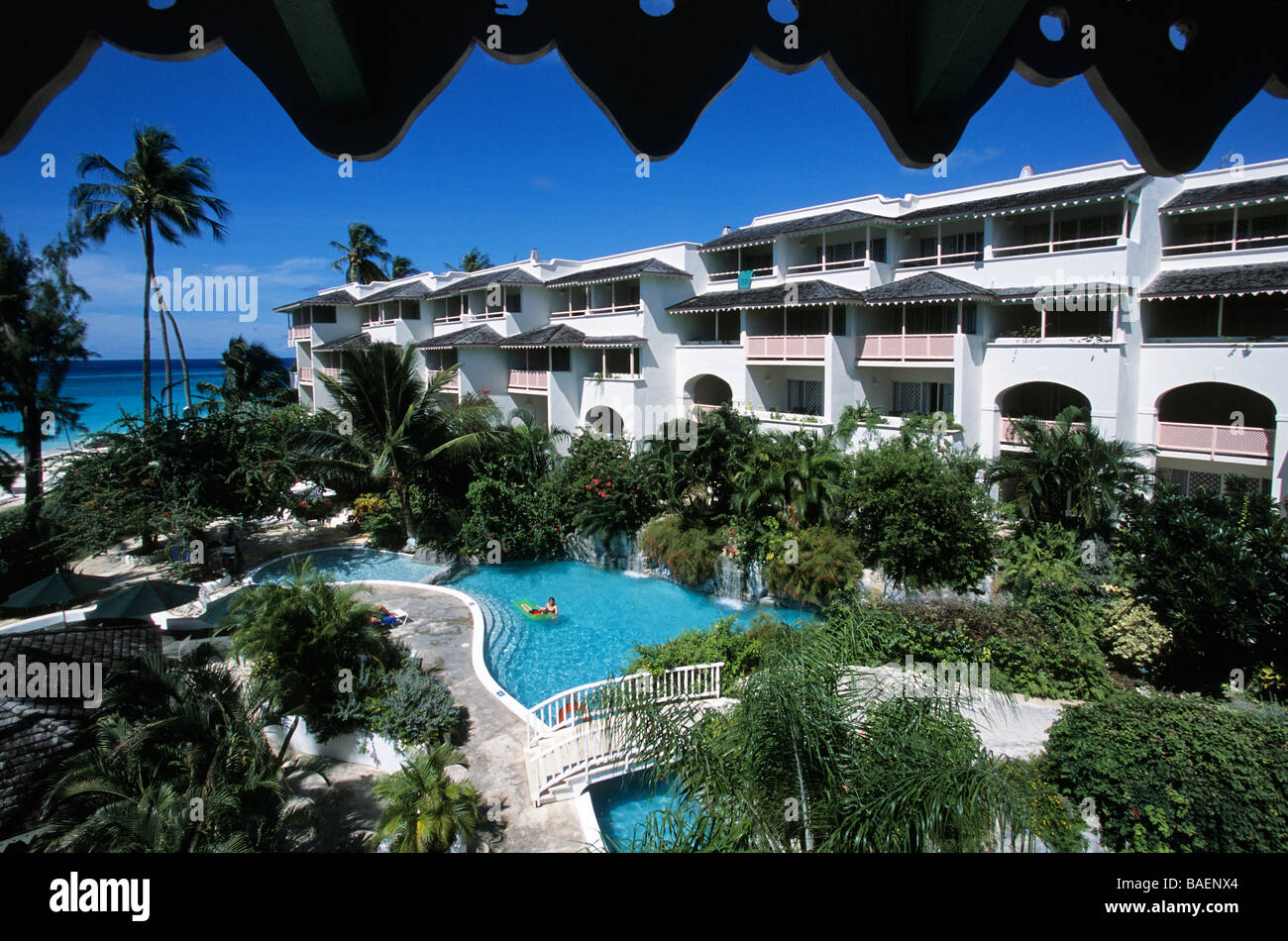 Barbados, Oistins Bay, Il Bougainvillea Beach Resort, piscina Foto Stock