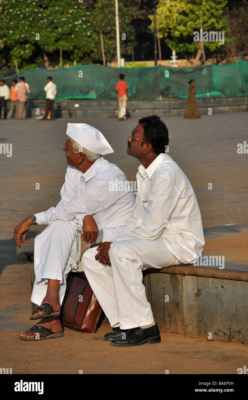 La mattina presto una compagnia in India Gate, Mumbai Foto Stock