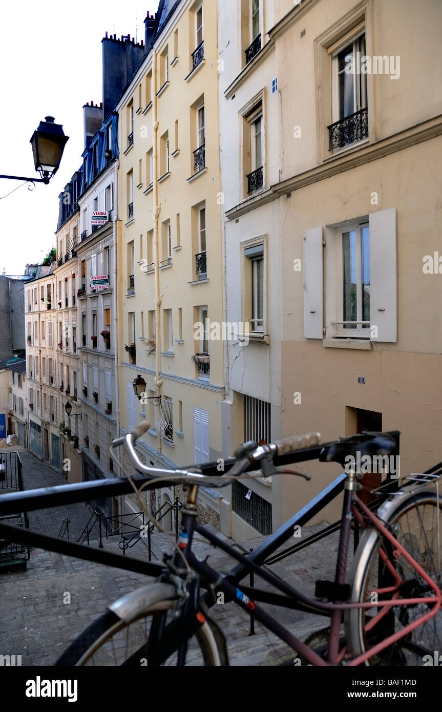 Parigi Francia, scena di strada, bene immobile, 'Appartamenti edifici' che ospitano Montmartre, Abesses, mercato immobiliare Foto Stock