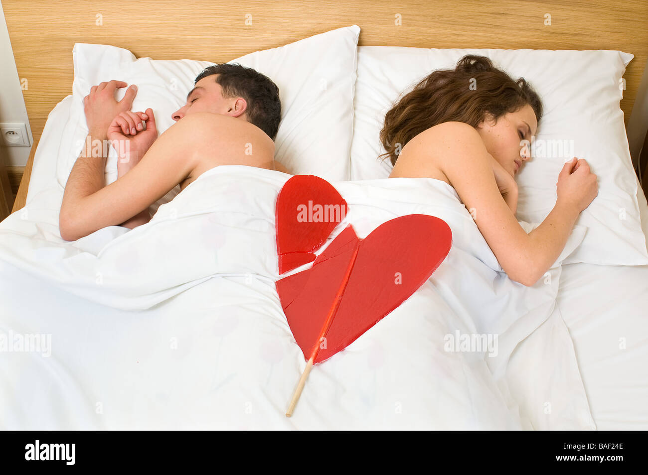 Indoor, appartamento, camera da letto, persone, giovane donna e uomo Foto Stock