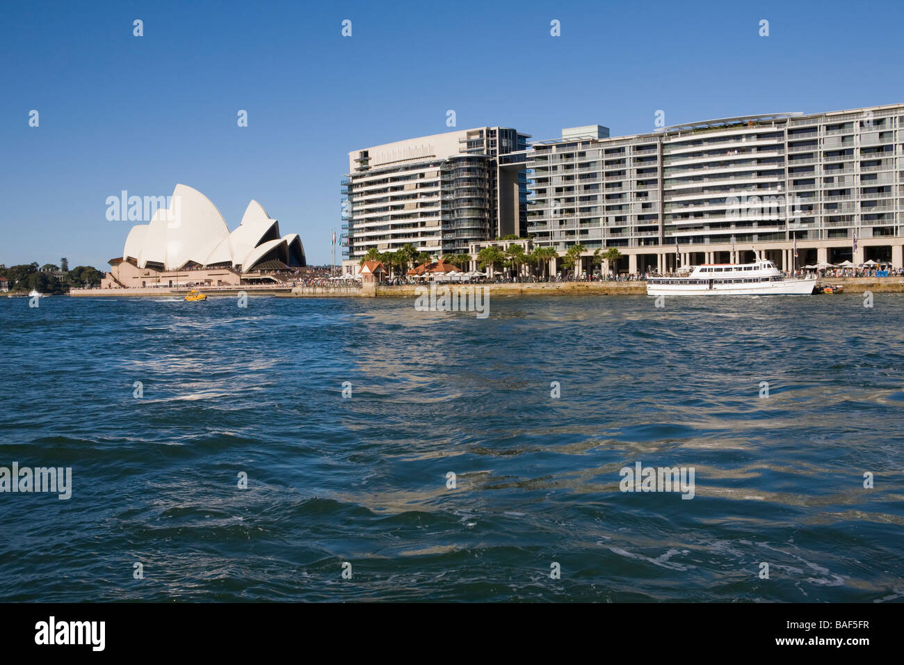 [Bennelong Appartamenti] conosciuta come "tostapane" e Opera House di Sydney, Australia Foto Stock