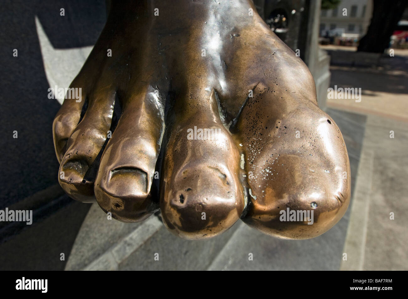 Il piede del indiano sul memoriale di Hernando de Magallanes. Plaza regolatore Benjamin Munoz Gamero, Punta Arenas, Cile. Foto Stock