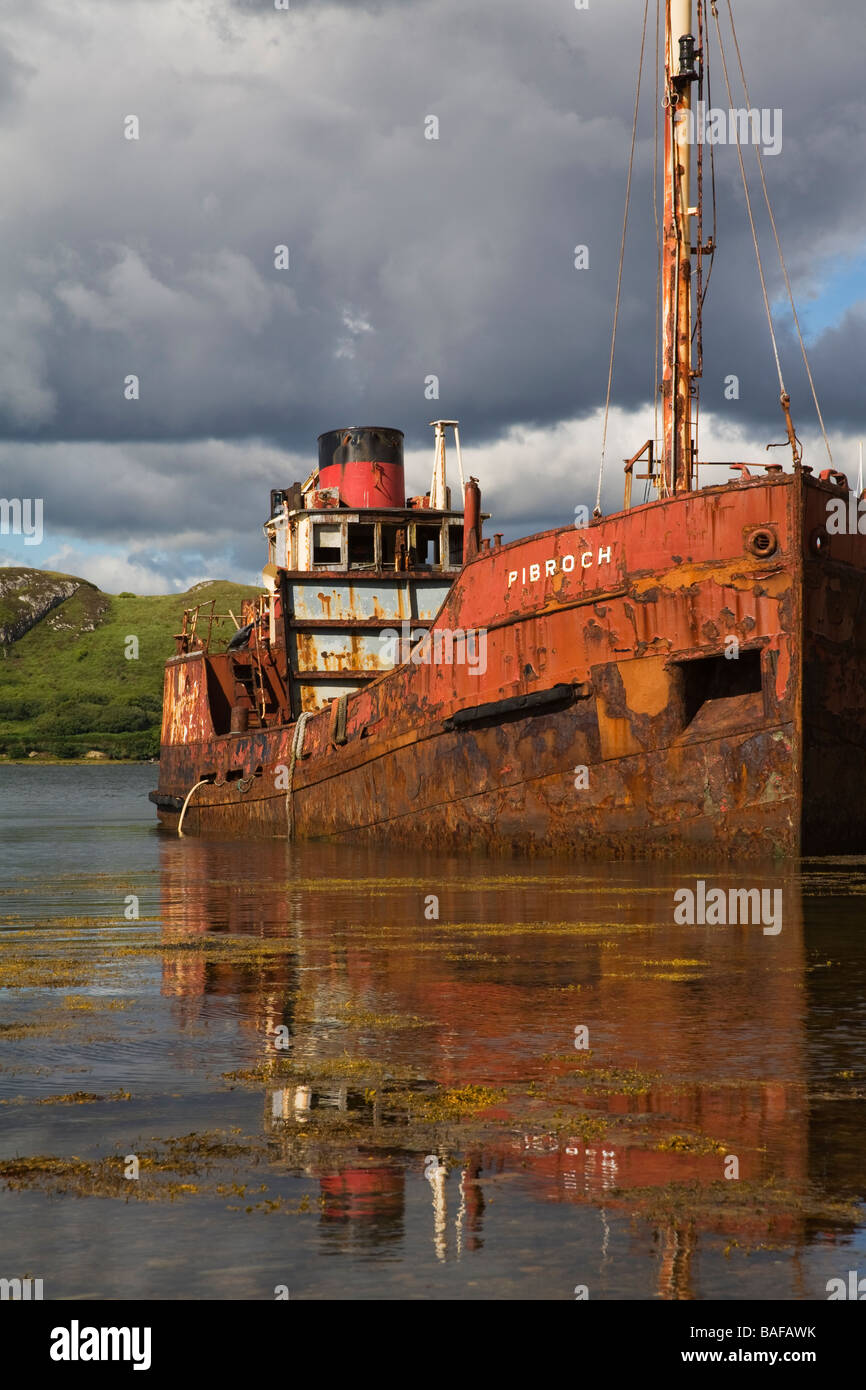 Abbandonata la nave Letterfrack Pier Connemara County Galway Irlanda Foto Stock