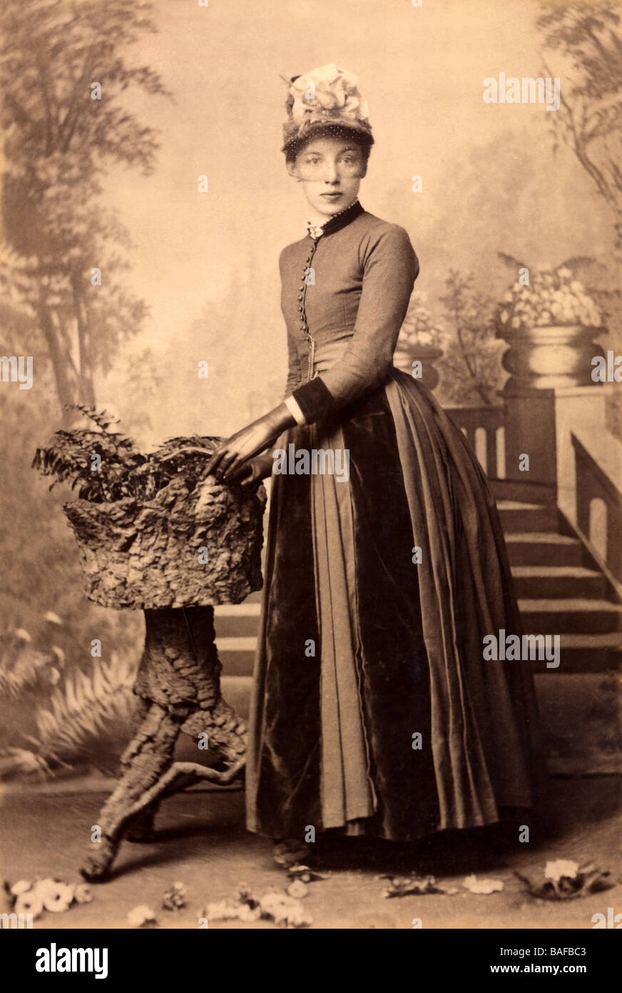 Studio Ritratto di una giovane donna vittoriana circa 1880 Foto Stock