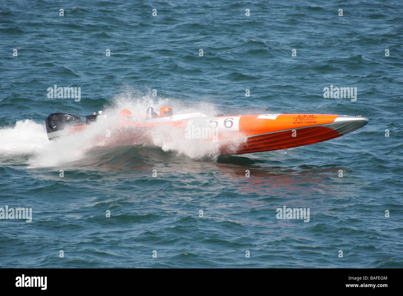 Corse Powerboat al largo della costa del North Devon (UK) nell'annuale due eventi della durata di un giorno Foto Stock