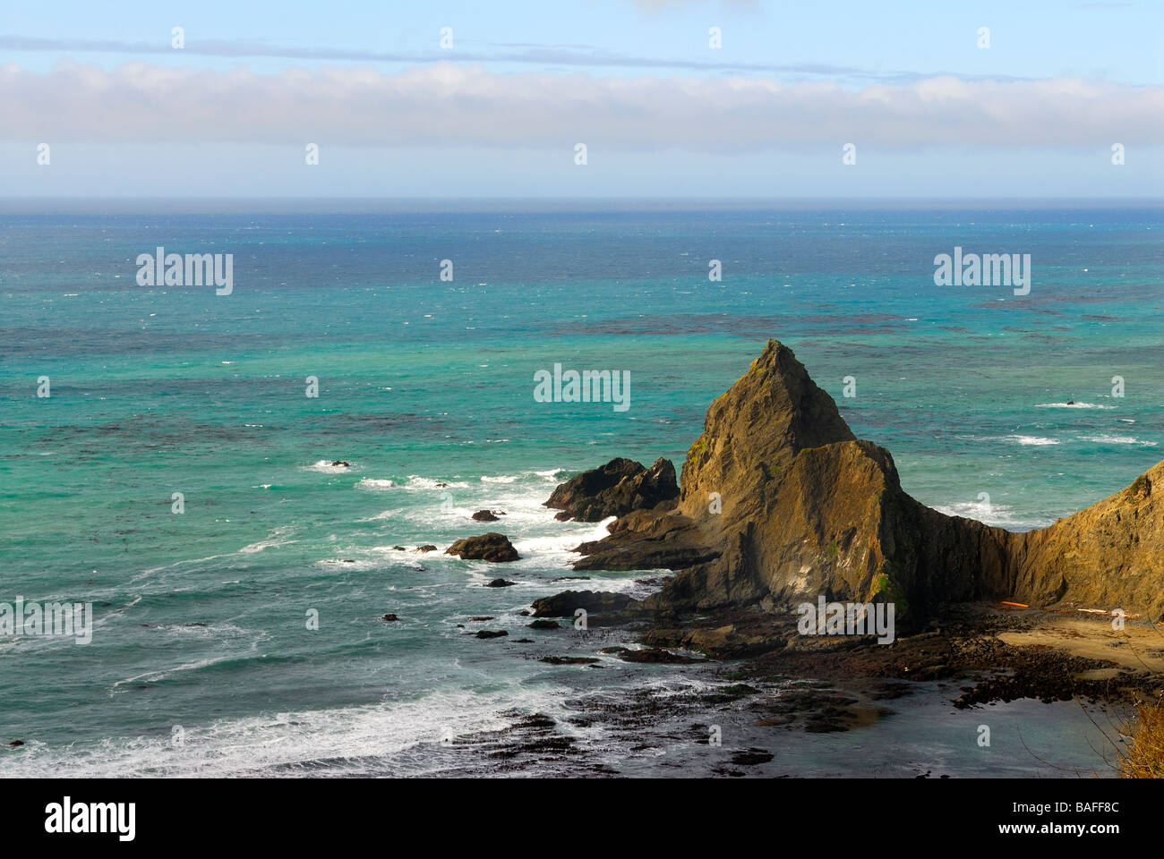 Oceano Pacifico vista sul Californian west coast, rock, onde, Cliff e spiagge Foto Stock