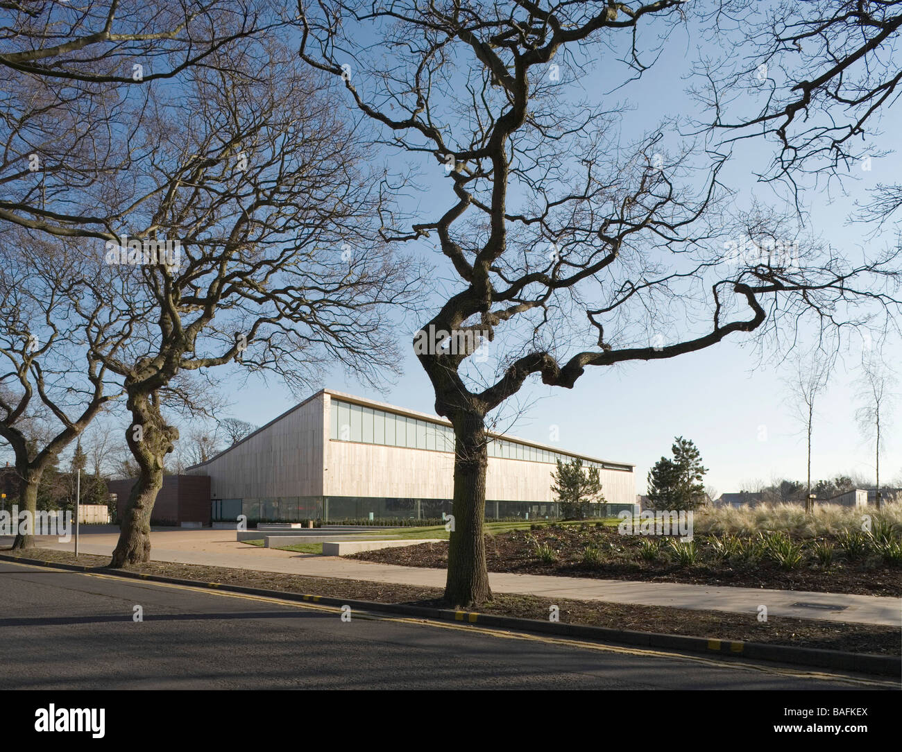 Formby piscina, Formby, Regno Unito, Feilden Clegg Bradley Architects, Formby piscina vista generale con alberi. Foto Stock