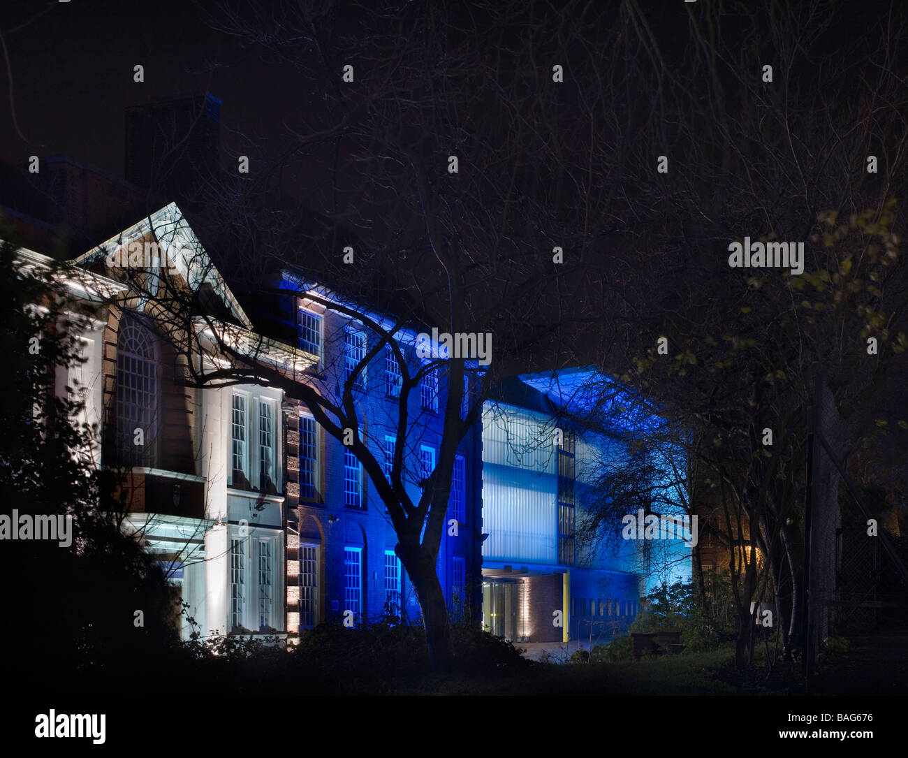 Parliament Hill School di Londra, Regno Unito, Haverstock Associates Llp, Parliament Hill school night view con la scuola Foto Stock