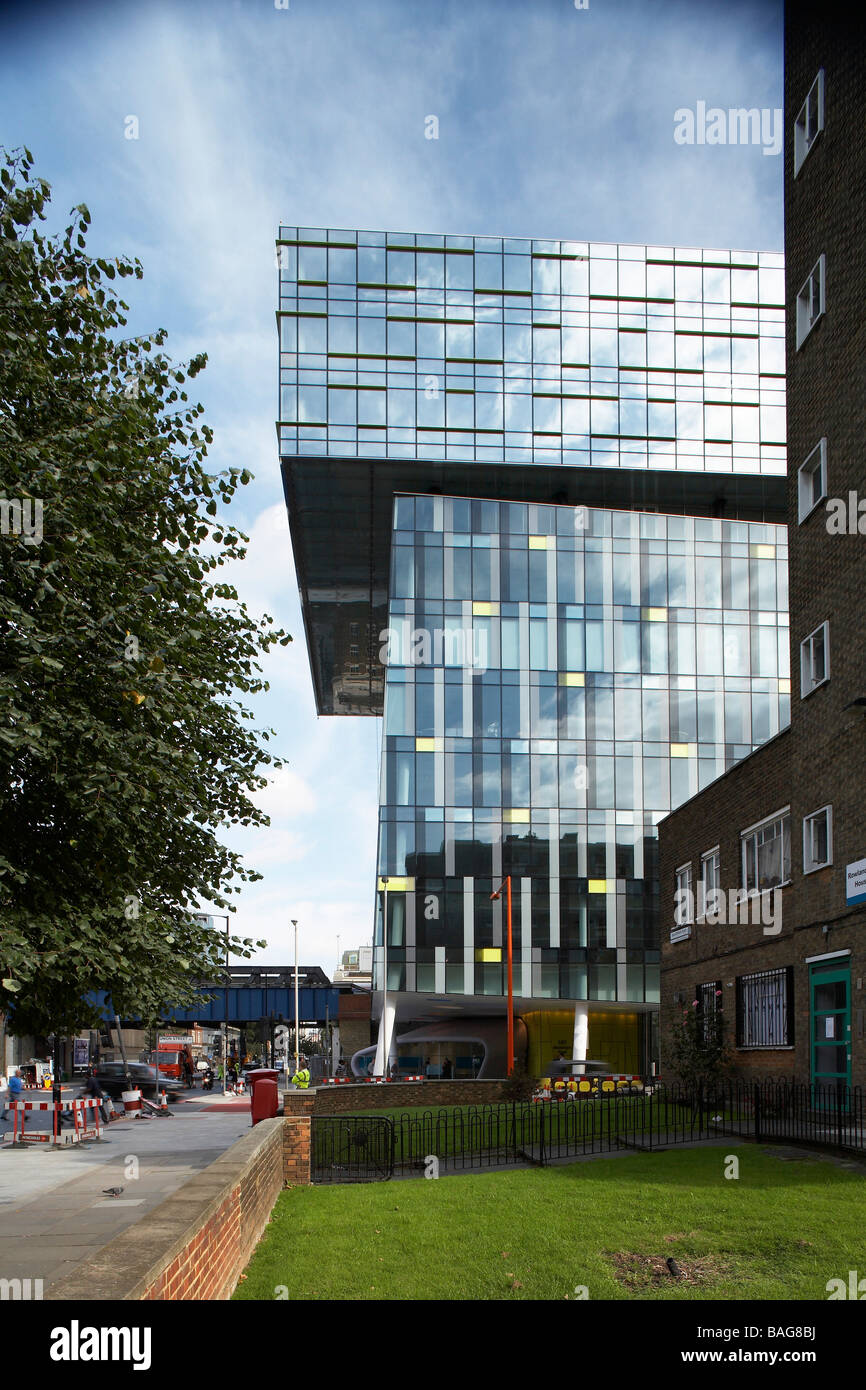 Palestra, Londra, Regno Unito, Alsop Architects Limited, Palestra esterno vista laterale. Foto Stock