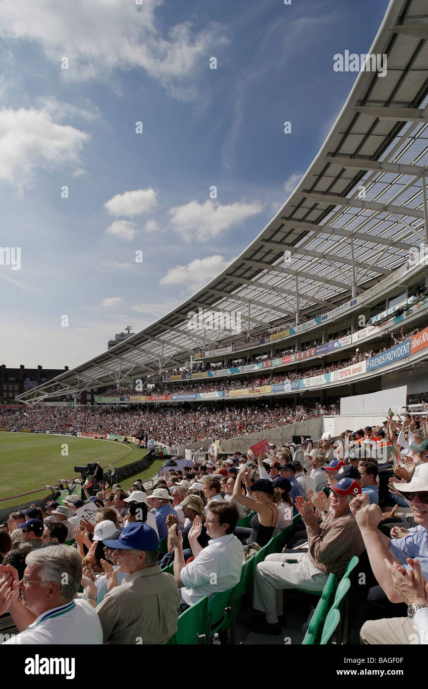 Ocs Stand, Londra, Regno Unito, HOK Sport/il partenariato Miller, Ocs stand vista dal segno totesport con crow il tifo. Foto Stock