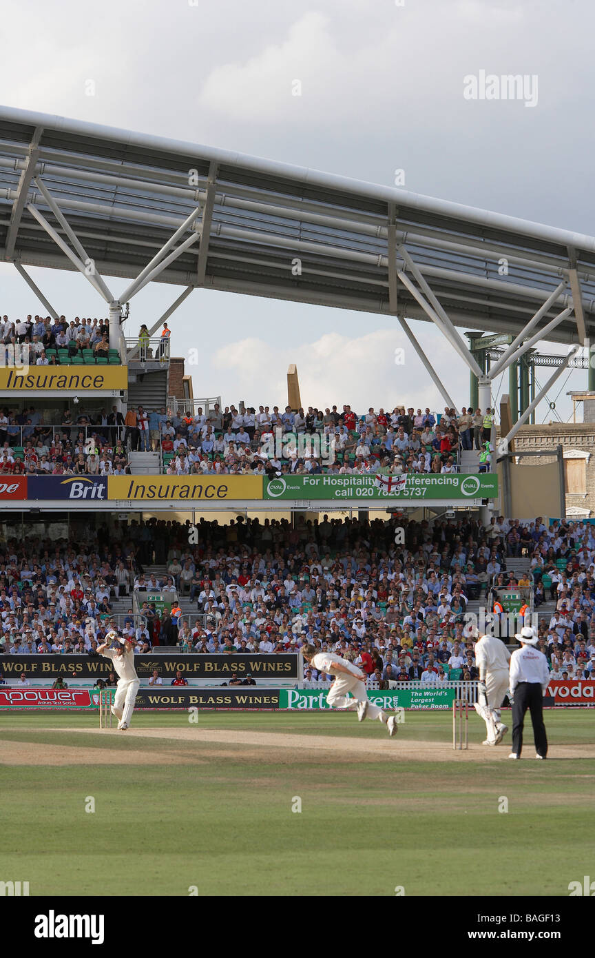 Ocs Stand, Londra, Regno Unito, HOK Sport/il partenariato Miller, Ocs stand dettaglio tettoia con bowler bowling in primo piano. Foto Stock