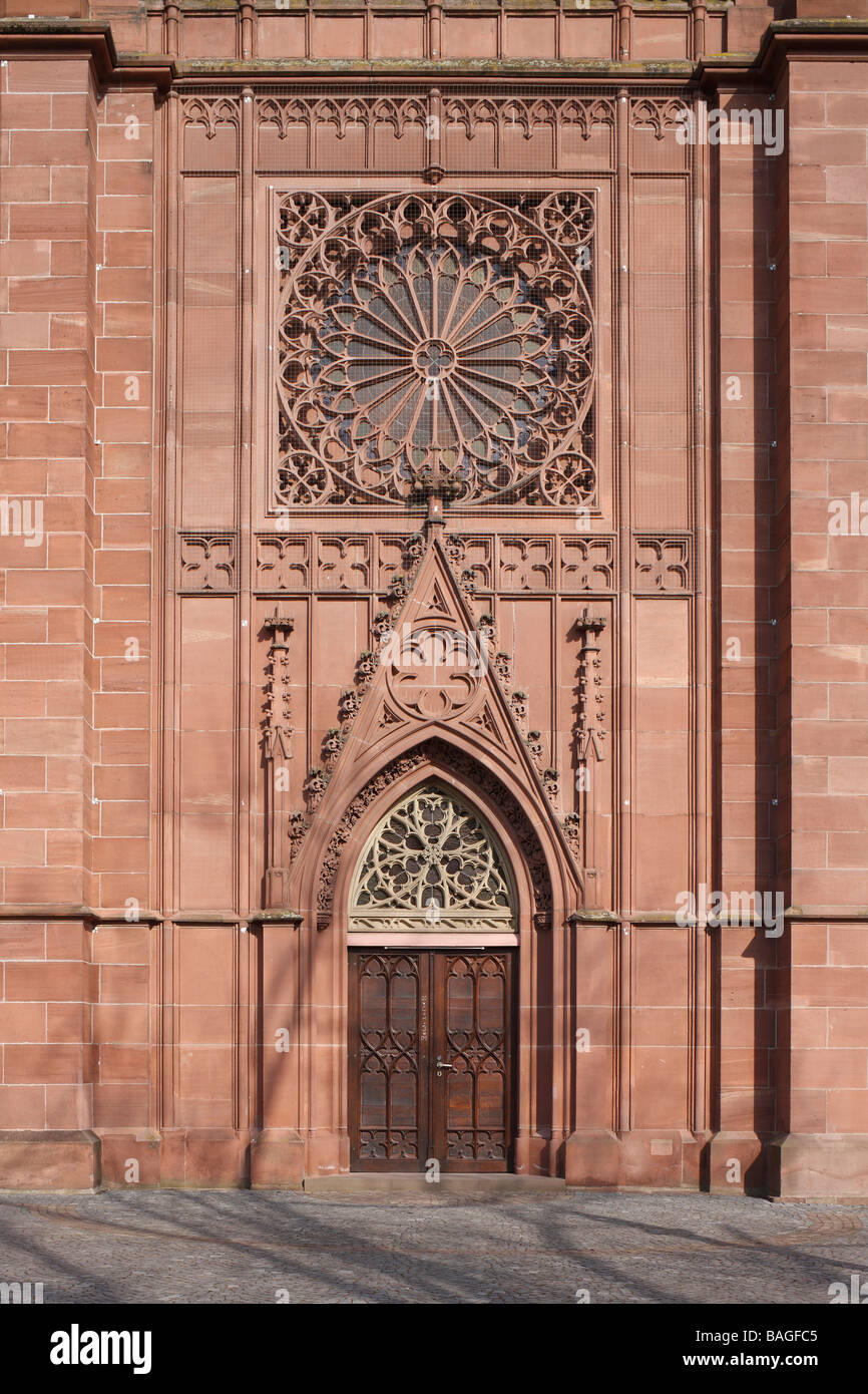 Geisenheim, Katholische Pfarrkirche 'Heilig Kreuz', ''Rheingauer Dom '', Blick von Westen, Portal' Foto Stock