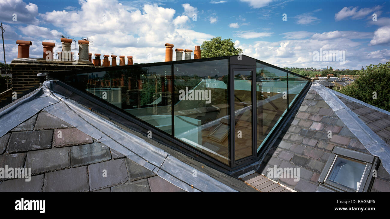 Grove Terrace, Londra, Regno Unito, Ian Hay architetti, Grove terrazza esteriore : facciata di vetro immerso nel tetto. Foto Stock
