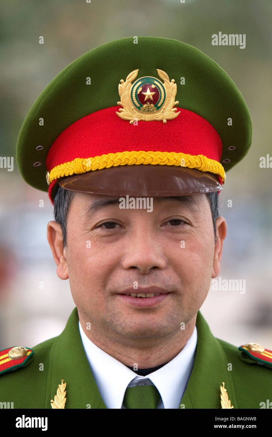 Esercito vietnamita officer in Hanoi Vietnam Foto Stock