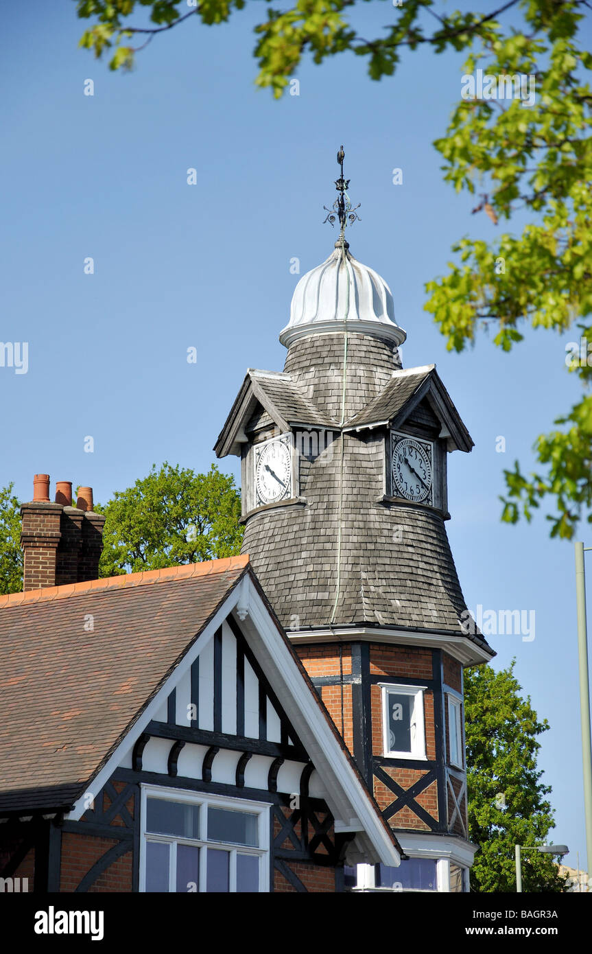 La casa di Clock, Orologio casa rotonda di Farnborough, Hampshire, Inghilterra, Regno Unito Foto Stock