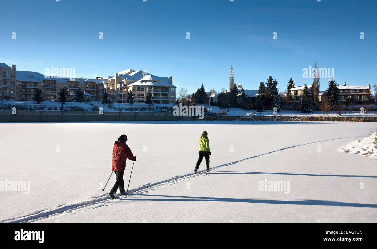 Paio di sci di fondo Foto Stock