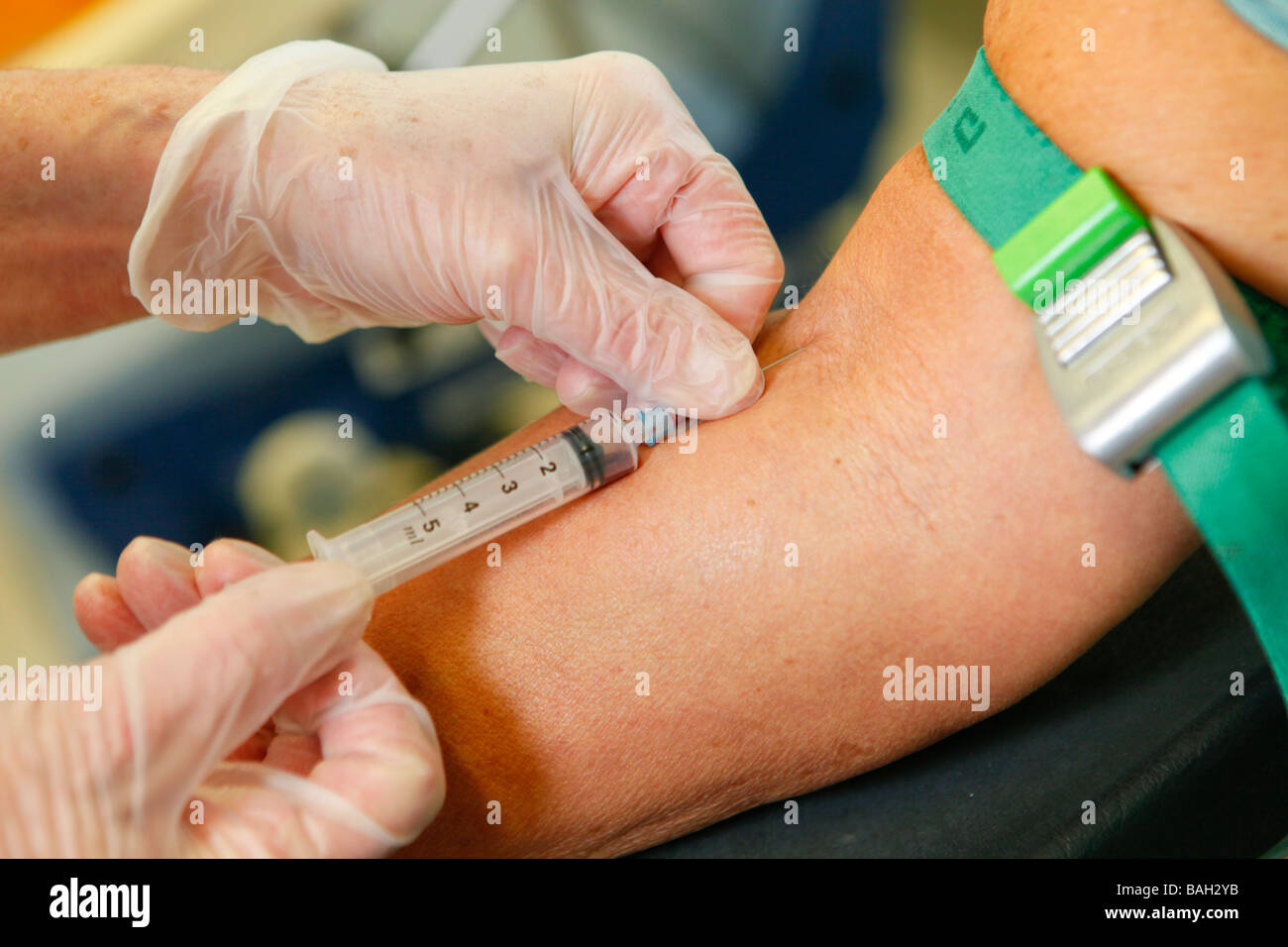 Avendo un esame del sangue Foto Stock