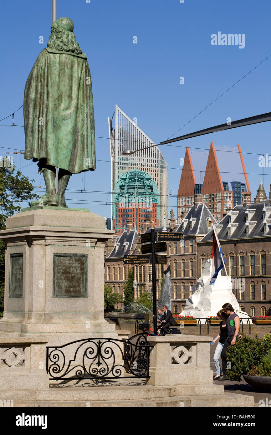 Paesi Bassi Olanda meridionale Provincia, l'Aia, Plaats, statua di Johan de Witt con la sostanza del Binnenhof Foto Stock