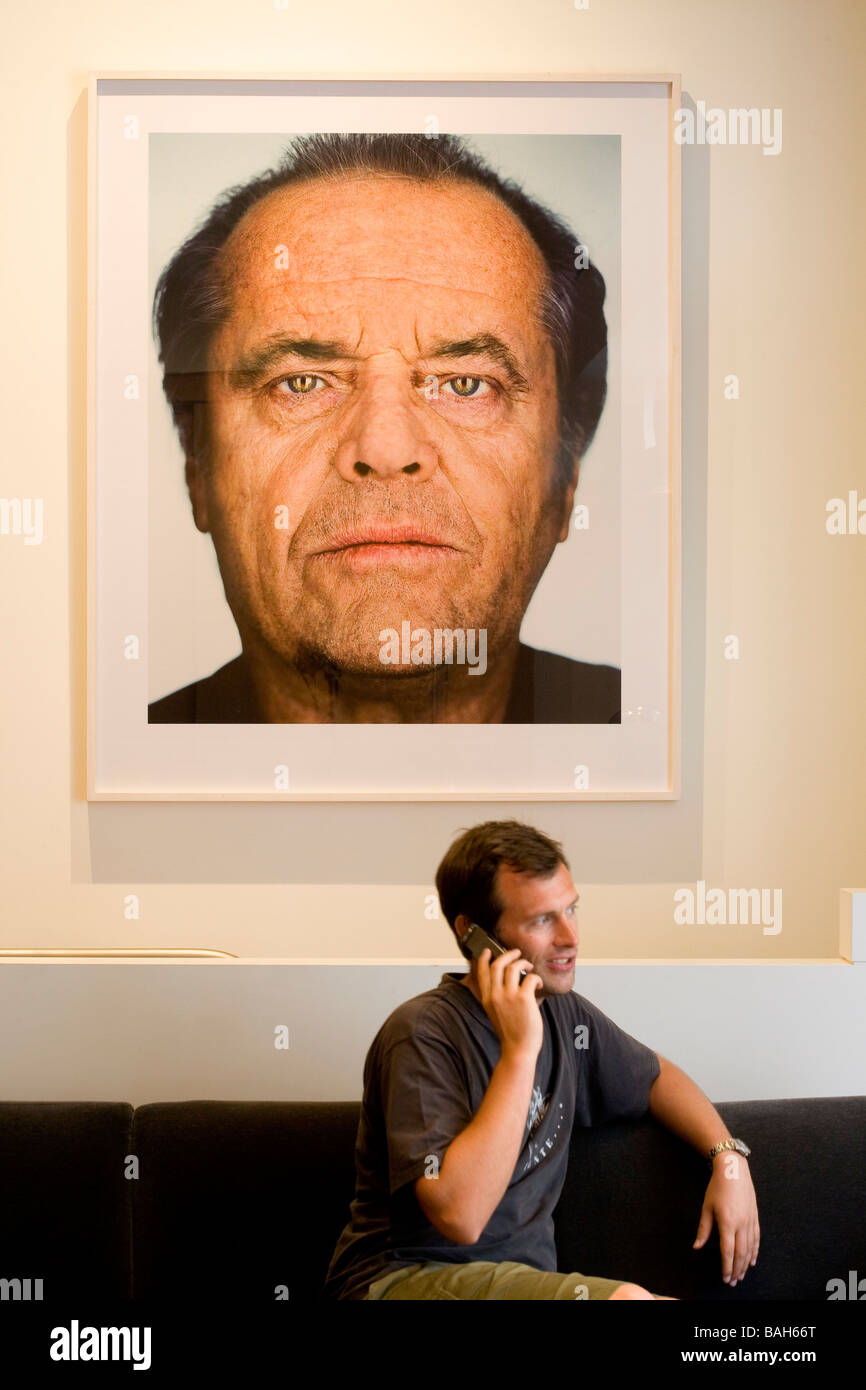 Gli Stati Uniti, California, Los Angeles, Beverly Hills, Beverly Wilshire hotel (Quattro Stagioni), sidebar, client sul telefono in Foto Stock