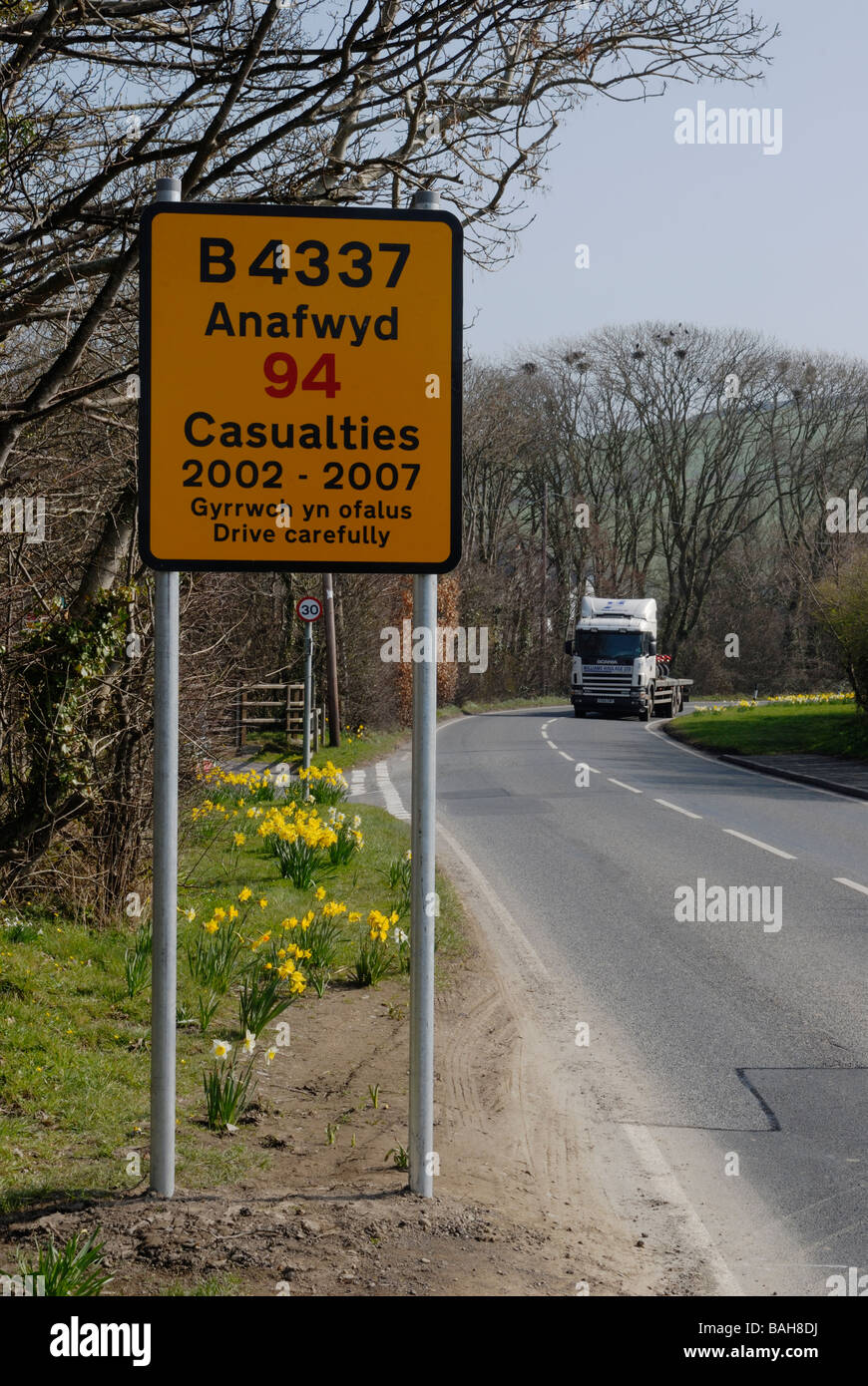 Segno di avvertimento di una pericolosa strada Llanrhystud Galles Foto Stock