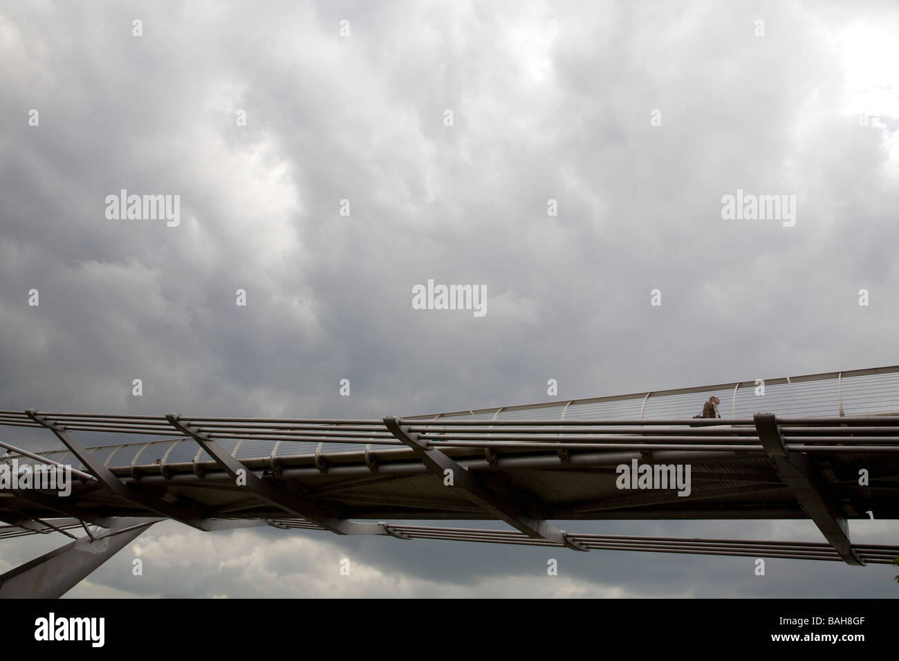 Millennium Bridge, Londra, Regno Unito, Foster e Partner Ove Arup e partner e Sir Anthony Caro, Millennium bridge Foto Stock