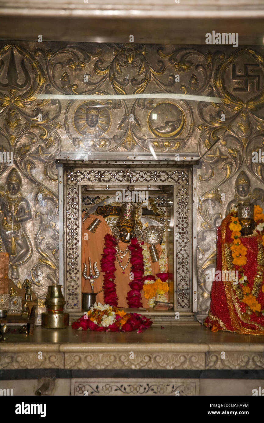 Un santuario all'interno di Sachiya Mata Temple, Osian, vicino a Jodhpur, Rajasthan, India Foto Stock