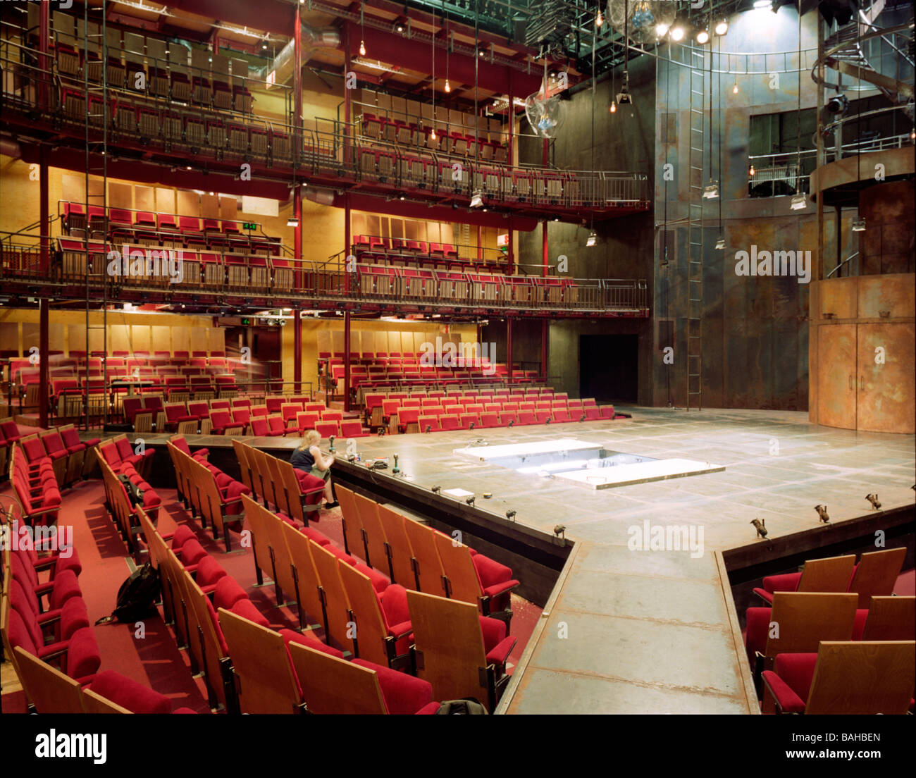 Rsc Courtyard Theatre, Stratford Upon Avon, Regno Unito, Ian Ritchie Architects, Rsc Courtyard Theatre interni - stadio. Foto Stock