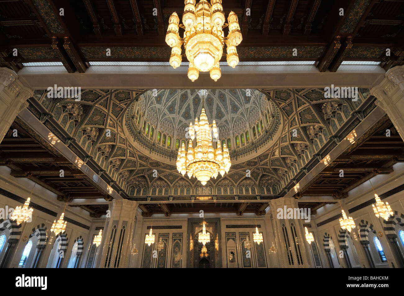 La moschea di lampadario interni illuminare grandi lampadari di grandi dimensioni Foto Stock