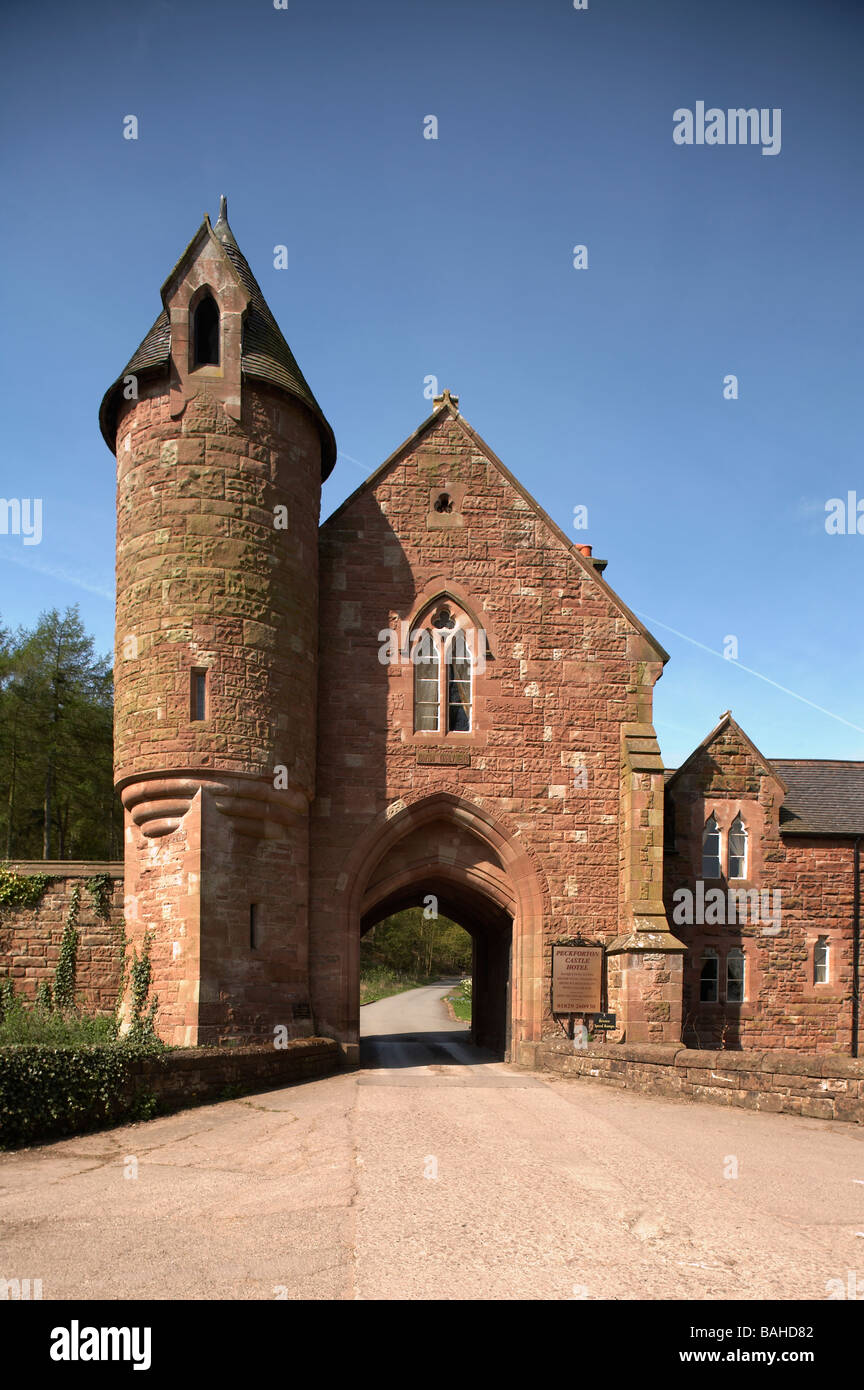 Ingresso al castello di Peckforton Hotel in Cheshire Regno Unito Foto Stock
