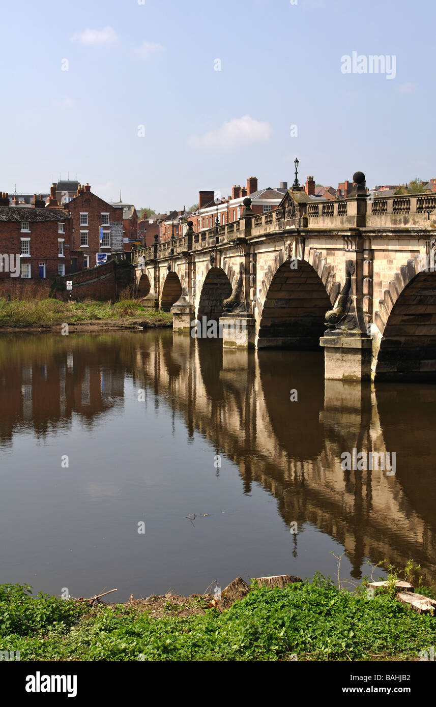 Ponte di inglese e il fiume Severn, Shrewsbury, Shropshire, Inghilterra, Regno Unito Foto Stock
