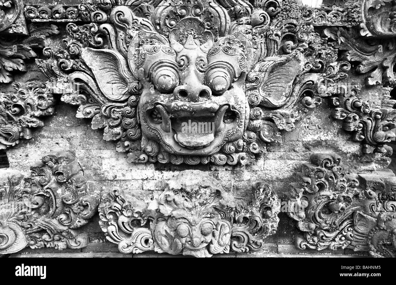 Indonesia Bali Ubud. Barong stone carving, per allontanare gli spiriti maligni. Foto Stock