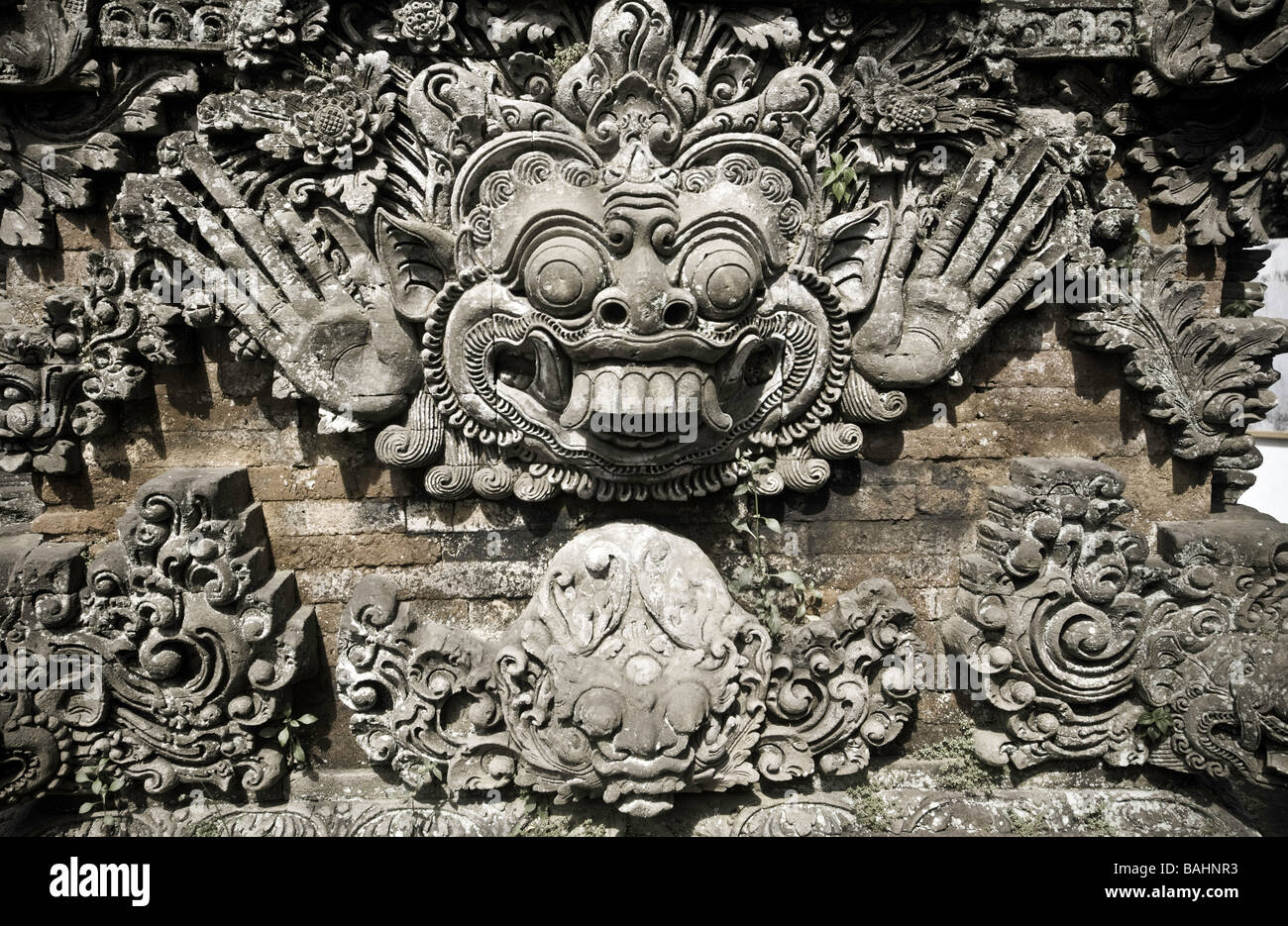 Indonesia Bali Ubud. Barong stone carving, per allontanare gli spiriti maligni. Foto Stock