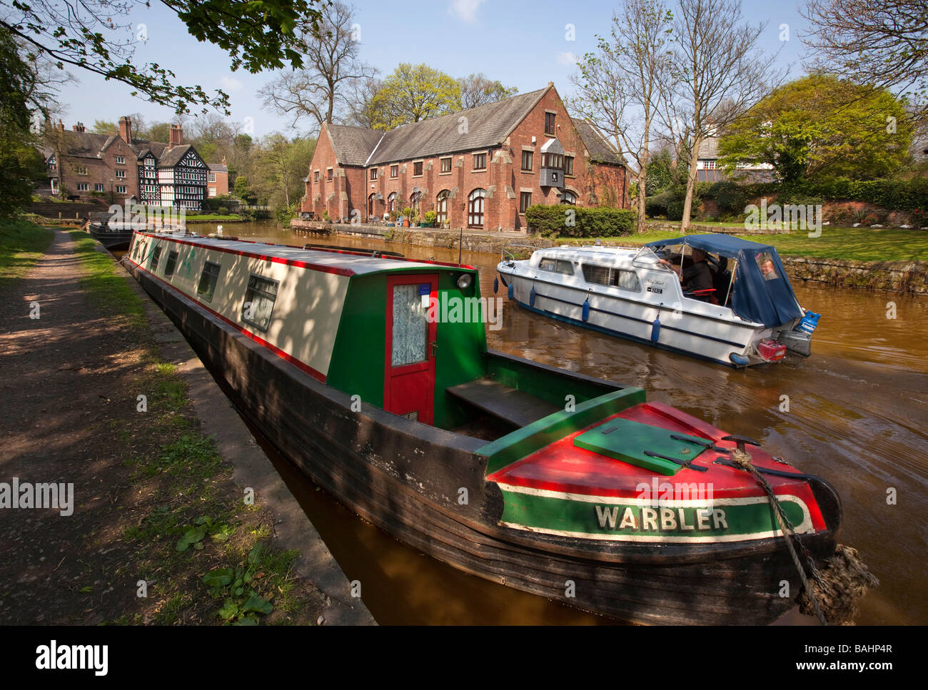 Regno Unito Inghilterra Salford Worsley barche da diporto su Bridgewater Canal presso la casa di pacchetto Foto Stock