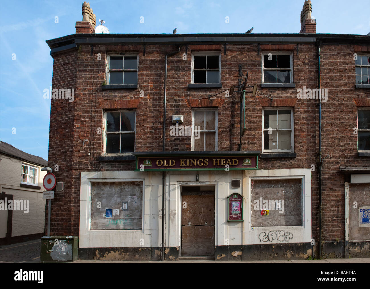 Corro giù public house "Vecchi Kings Head' su Chestergate,Macclesfield, Cheshire, Inghilterra, "Gran Bretagna" Foto Stock